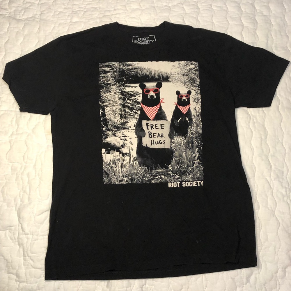 Riot society brand graphic t shirt. In excellent used condition. Mens size L.